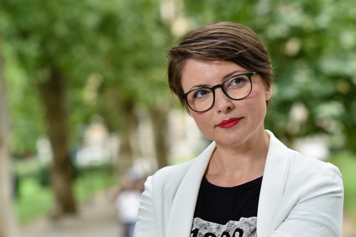 Aneta Vladimirov: Korak iza vatre