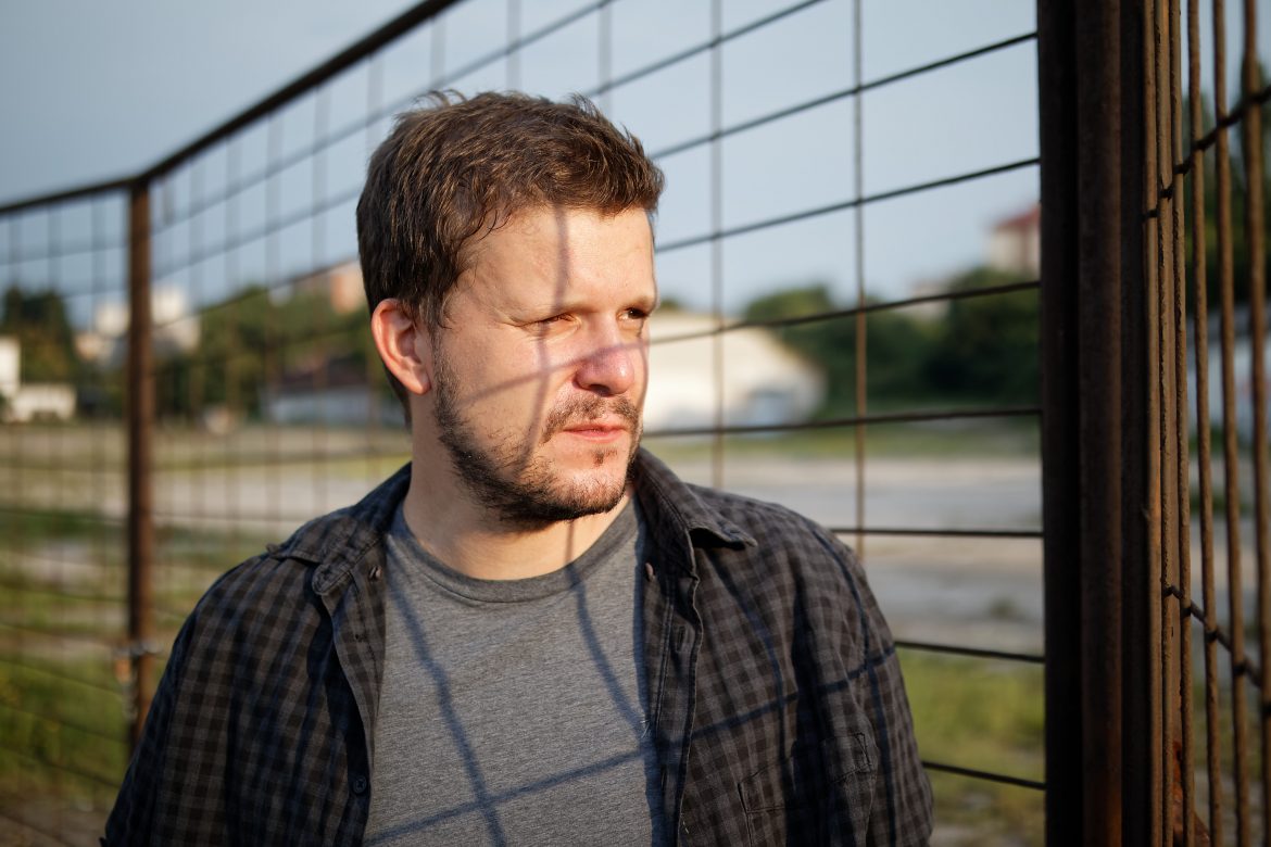 Vladan Krečković: Večeras padaš sam (odlomak)