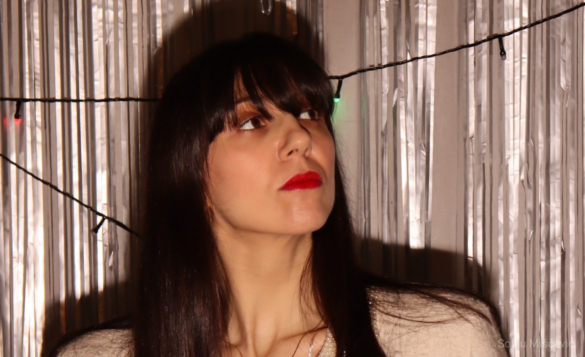 Nevena Ilić: Dejt u svemiru