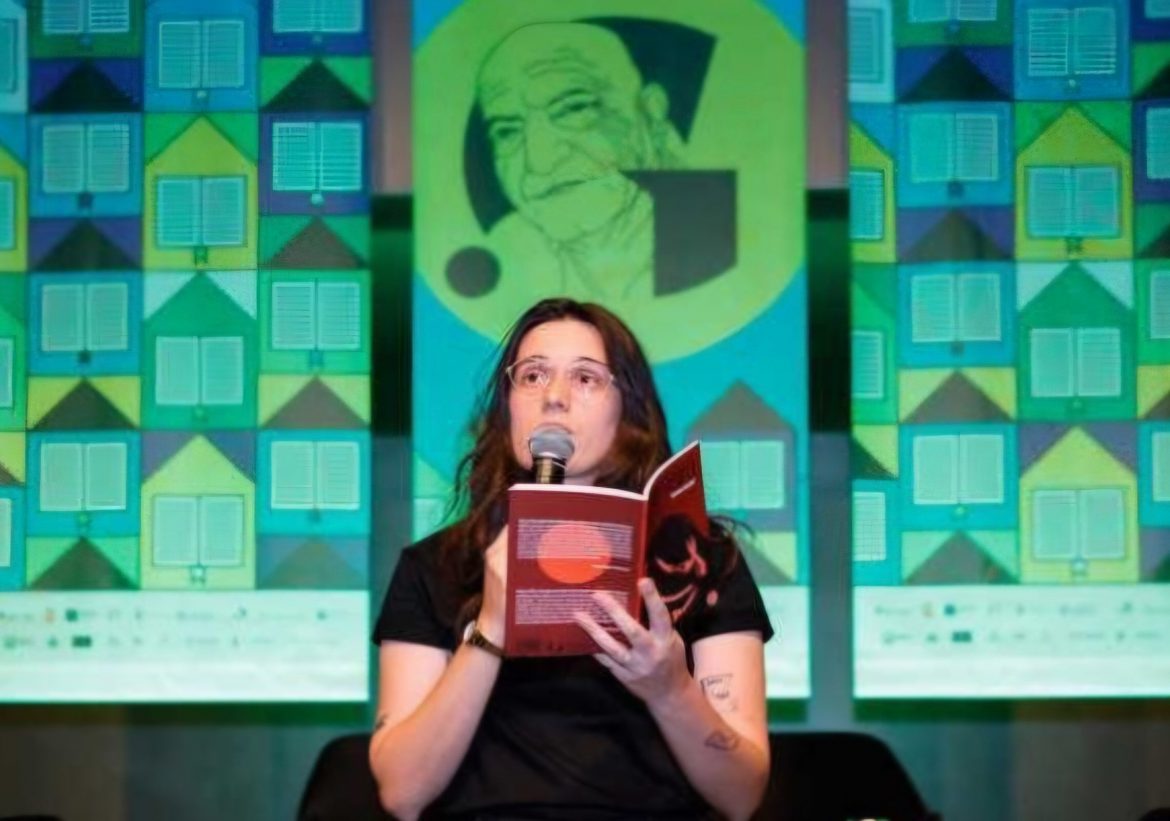 Selma Asotić Selma Asotić: Šta ponijeti iz bombardovane kuće